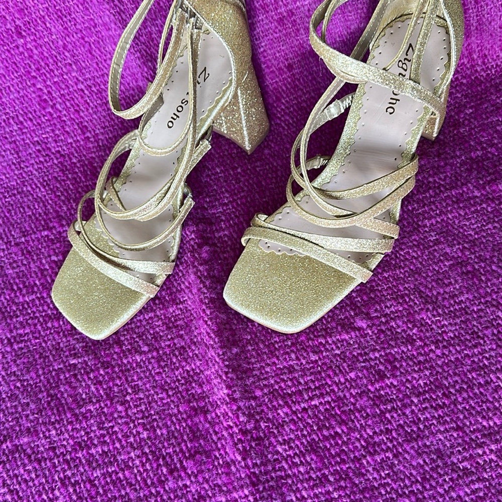 NWT Sigi Soho Gold Heels Strappy Sophistication